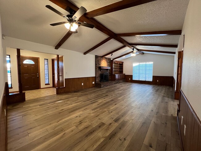 Building Photo - Renovated 3-Bedroom Home Near Tinker AFB