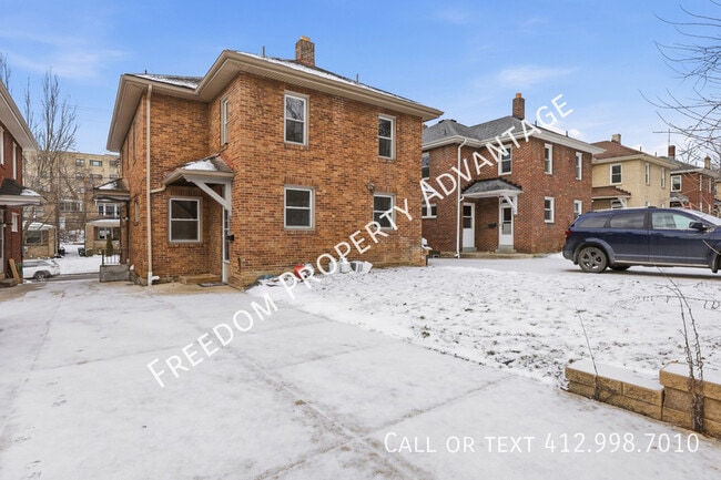 Building Photo - 755 Shady Dr E