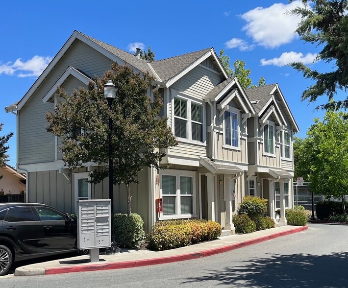 Building Photo - Bloomfield Apartments