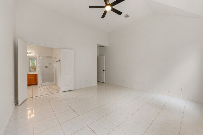 Building Photo - 910 Box Elder Dr