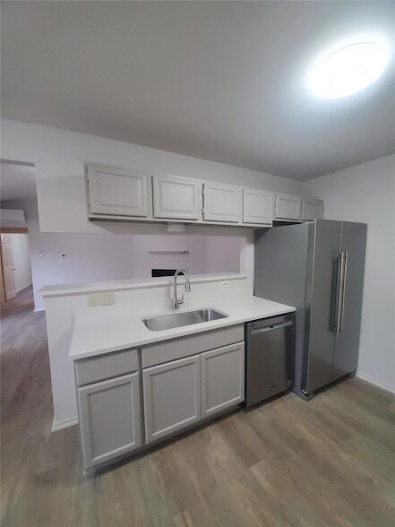 Building Photo - 6909 Hyland Cir