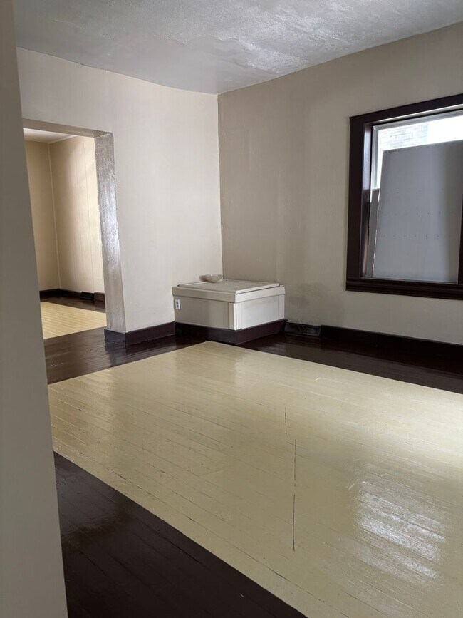 Building Photo - Newly Renovated 4 Bedroom Home