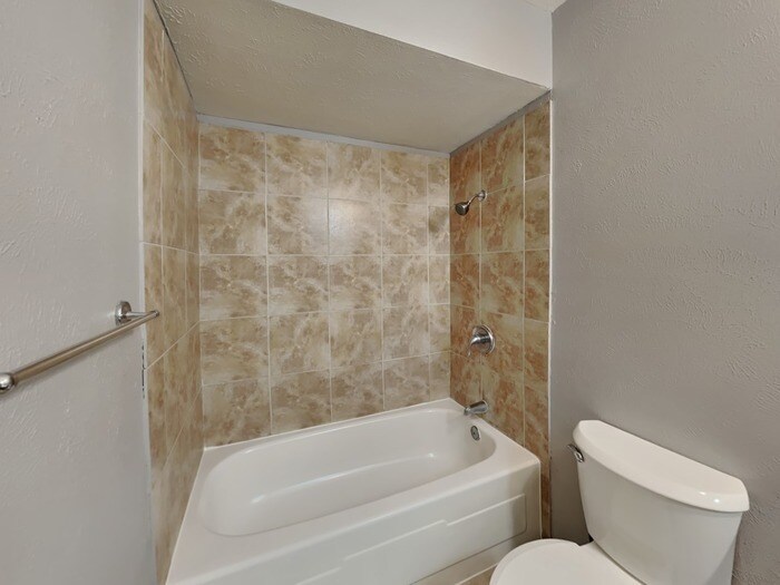 Building Photo - 2706 Santa Anna Dr