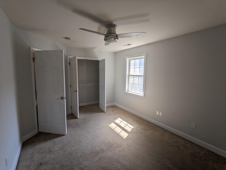 Building Photo - 1217 Catherine St