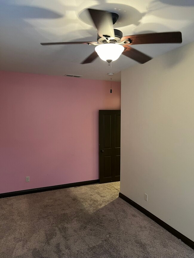 Building Photo - 721 W 7th St