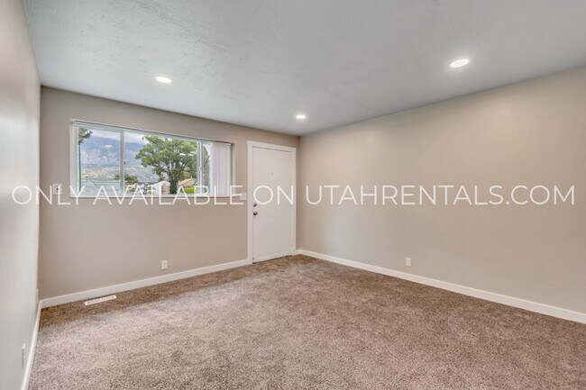 Building Photo - 689 N 100 W