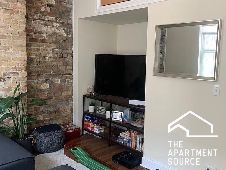 Building Photo - 1738 W Huron St