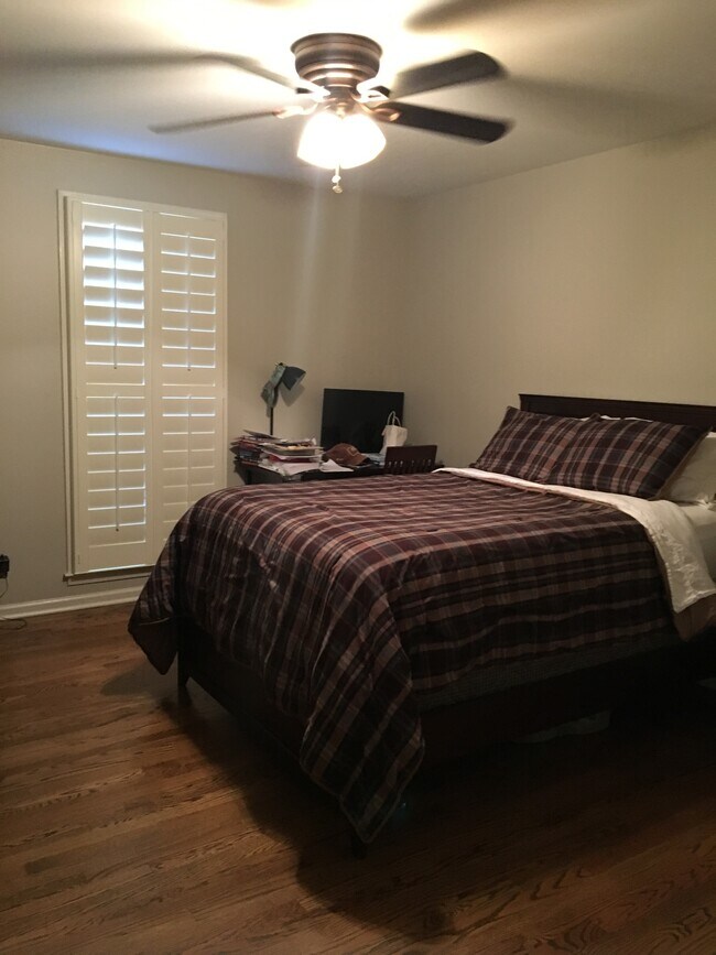 Building Photo - 705 Spring House Circle