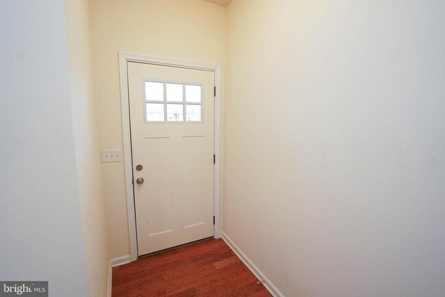 Building Photo - 439 Parkview Ct