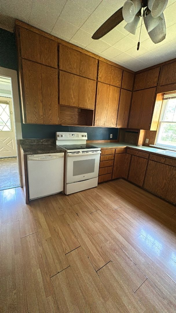 Building Photo - 3 Bedroom, 1 Bath home in Little Falls, MN with 3 car detached (Insulated & Heated) garage