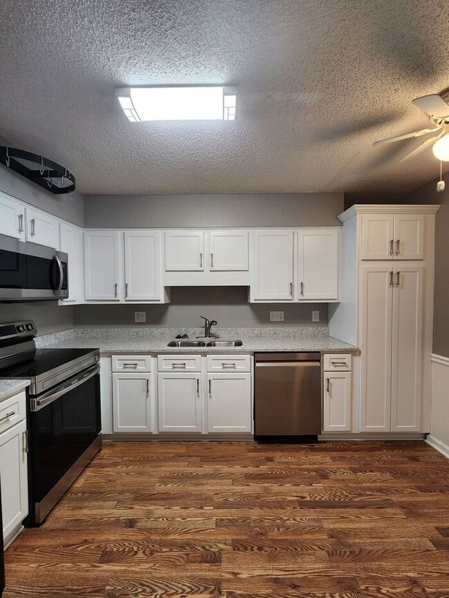 Building Photo - Asheville Condo Rental -Cloister Condominium