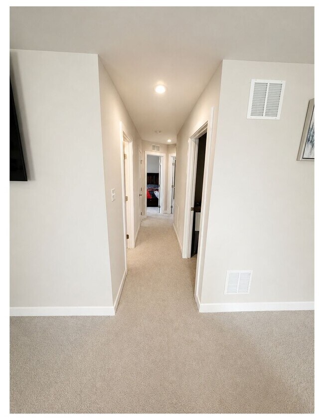 Building Photo - 805 Llanelli Dr