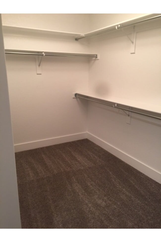 Building Photo - 1030 Quail Hollow Dr