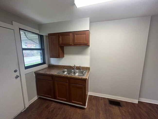 Building Photo - 1635 Shehy St