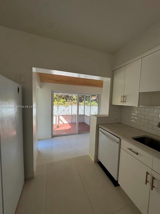 Building Photo - 811 NE 70th St