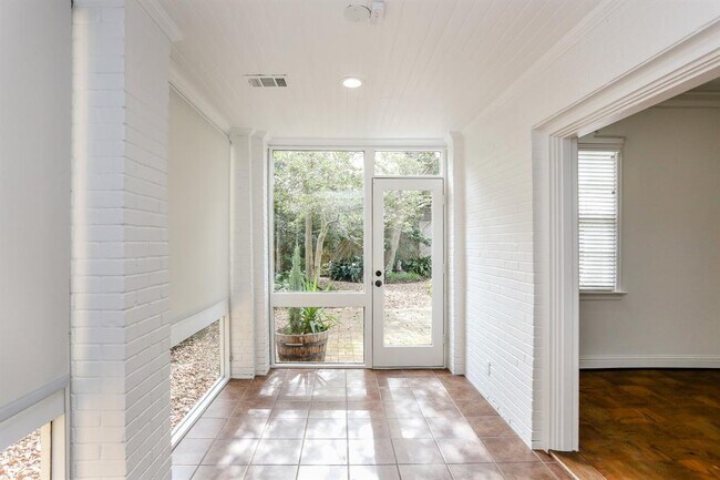 Building Photo - 3125 Wroxton Rd