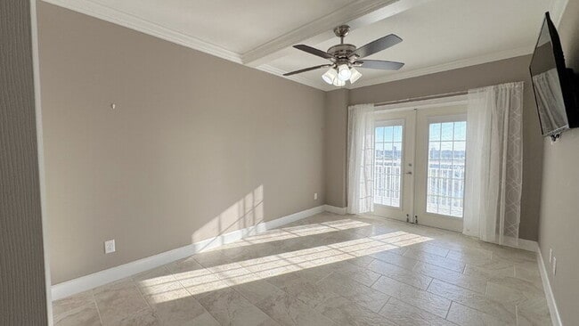 Building Photo - 404 S Beach St