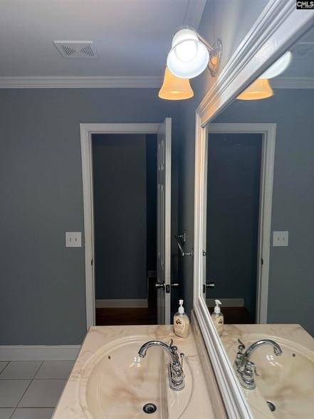 Building Photo - 517 Innsbrook Dr