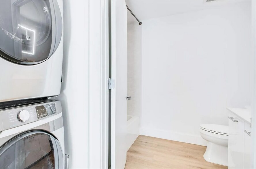 Building Photo - 3451 NE 1st Ave