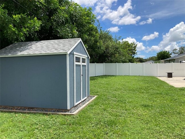 Building Photo - 7131 Orpine Dr N