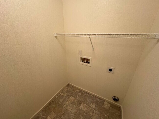 Building Photo - Beautiful Home in the Sunrise Ridge Develo...