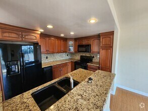 Building Photo - Parkway Manor Community - La Mesa - Upper ...