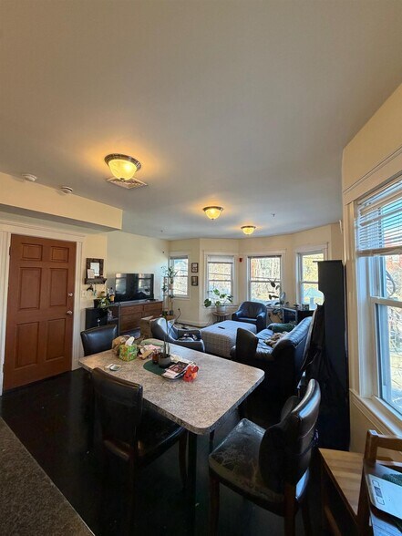 Building Photo - 6 Giles Park