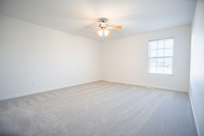 Building Photo - 642 Sedgegrass Dr