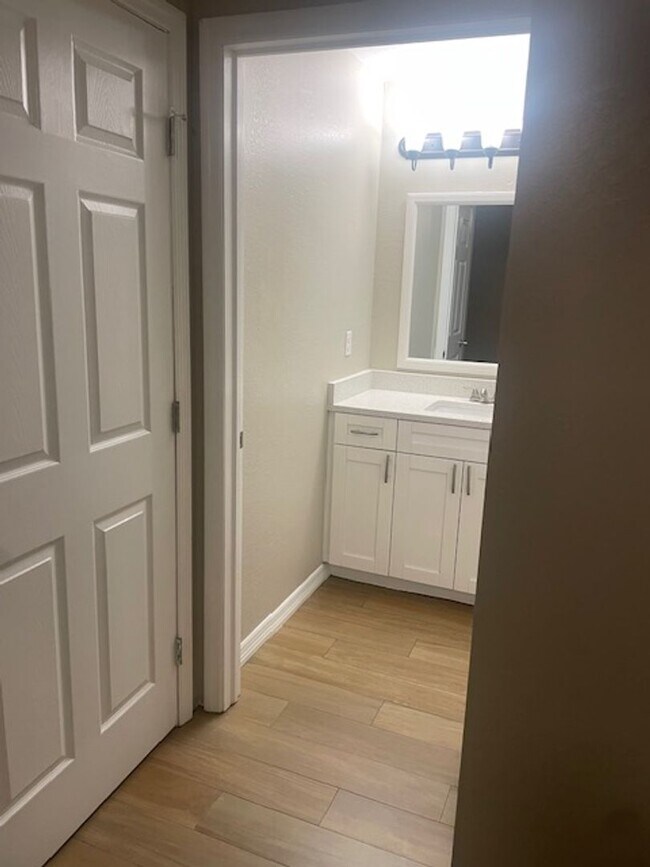Building Photo - Duplex for rent