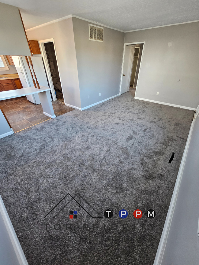 Building Photo - COMPLETELY REMODELED 3 Bedroom | 1 Bathroo...