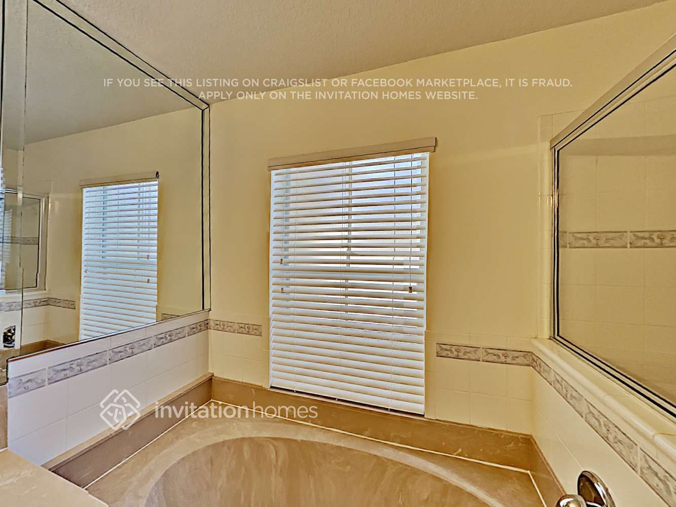 Building Photo - 10658 Pelican Dr