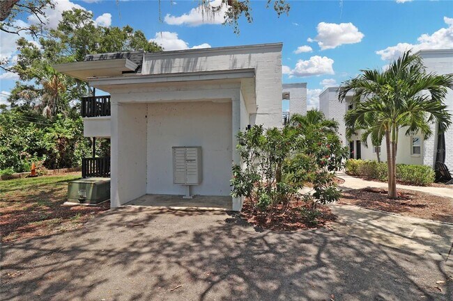 Building Photo - 4407 6th St S