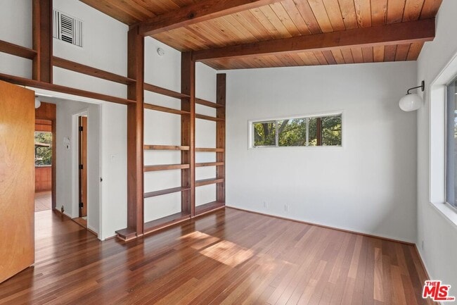 Building Photo - 21277 Entrada Rd