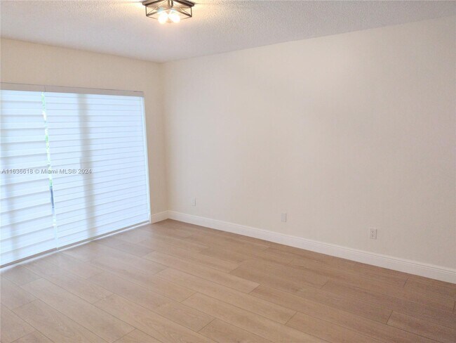 Building Photo - 1740 SW 110th Terrace