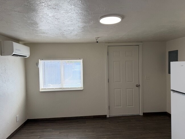 Building Photo - Updated 1 bedroom 1 bathroom ADU!