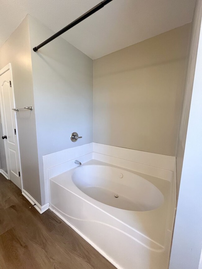 Building Photo - Beautiful 3-Bedroom Home with Bonus Room, ...