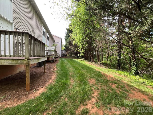 Building Photo - 206 W 15th St