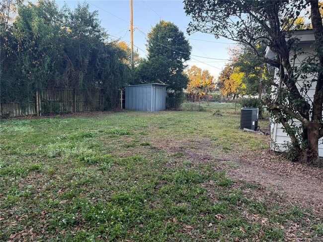 Building Photo - 2428 E Pershing Ave