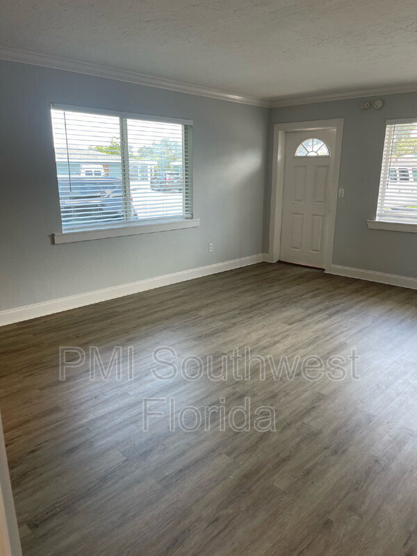Building Photo - 6369 Gateway Ave