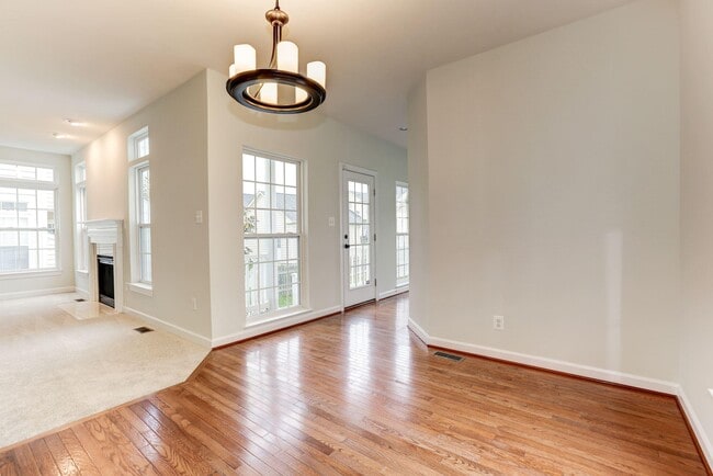 Building Photo - 2705 Mae Wade Ave