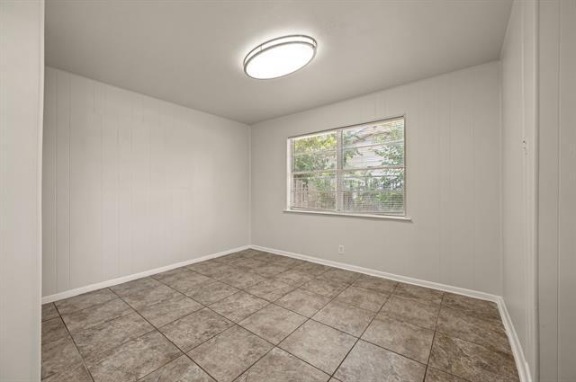 Building Photo - 5213 Santa Rosa Dr