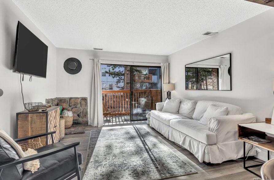 Building Photo - 1901 Clear Creek Dr