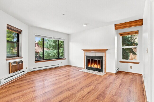 Building Photo - $2,340.95, 2 Bed 2 Bath Condo in Boulder with In Unit Laundry!