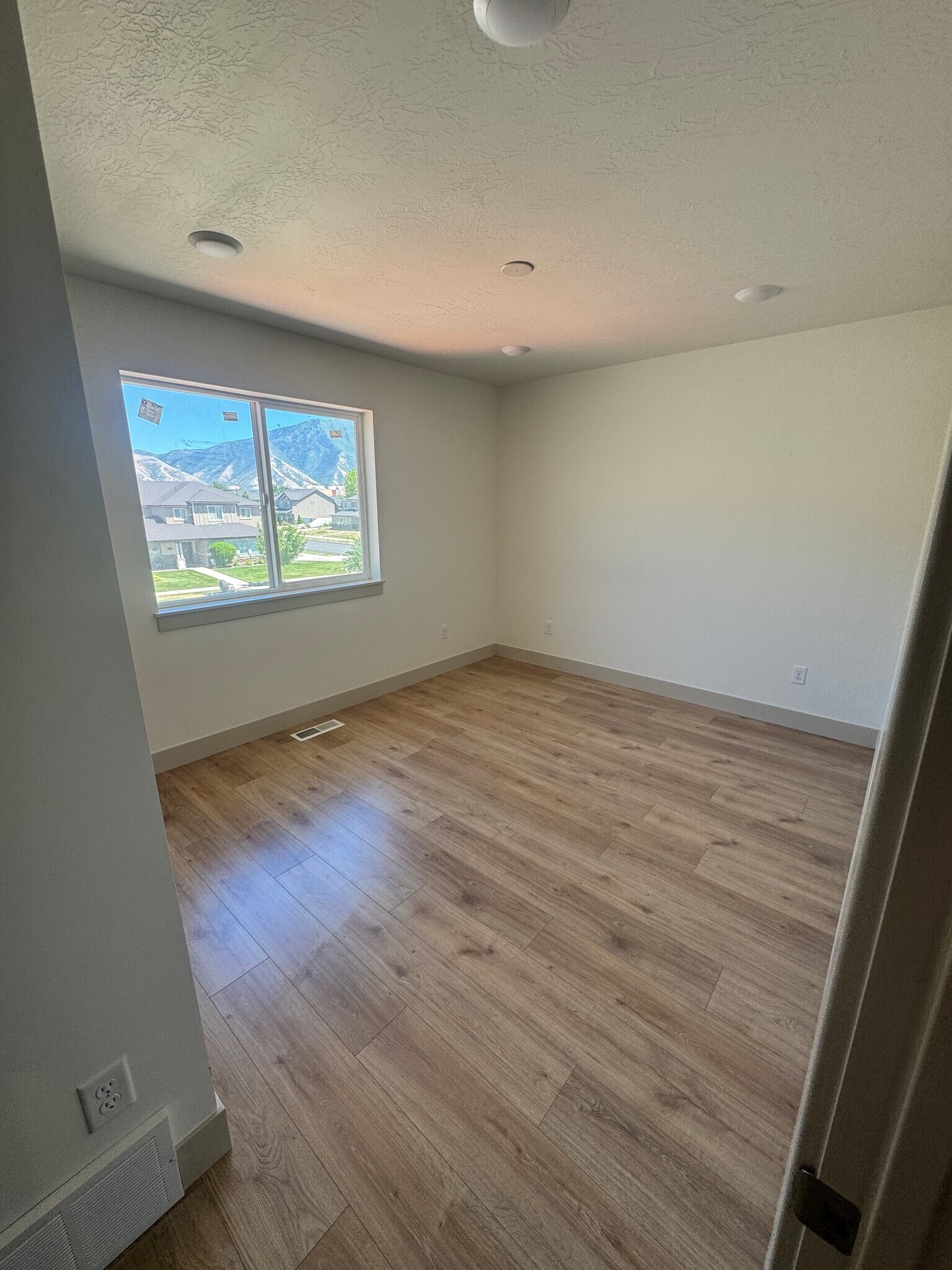 Building Photo - 684 S 750 W