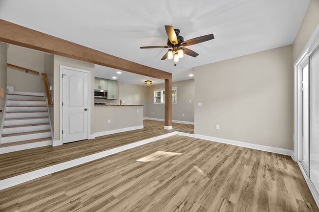 Building Photo - 425 W 8th St