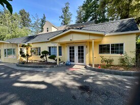 Building Photo - 185 Sky Oaks Dr