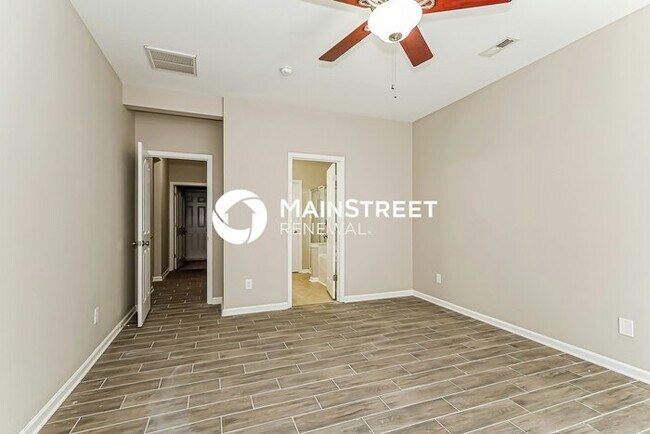 Building Photo - 4 Bedroom Pet-Friendly Home in CHARLOTTE, NC with Main Street Renewal
