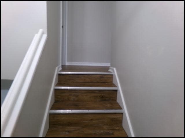 Building Photo - 408 W 4th St