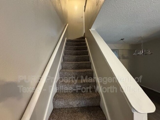 Building Photo - 4004 W Pioneer Dr