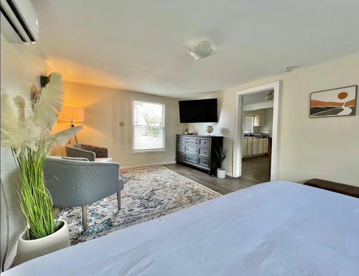 Building Photo - 1515 W Concho Ave